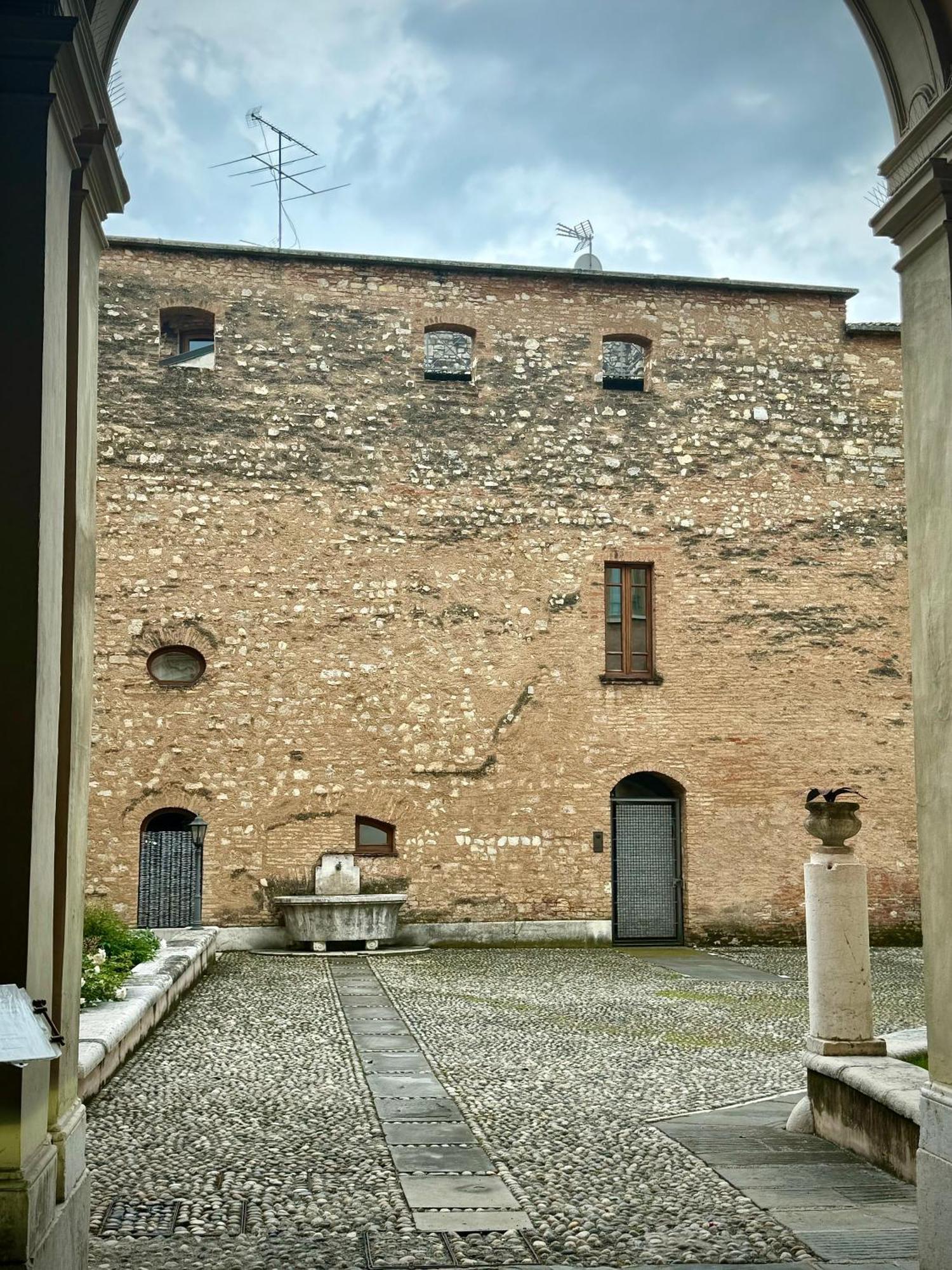 Ferienwohnung Dimora Legnazzi_A Gem In The Heart Of Brescia Exterior foto